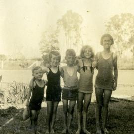 Donny Dunstan, Ruth, Alan and Dorothy Dunstan and Margaret, Tewantin, January 1935