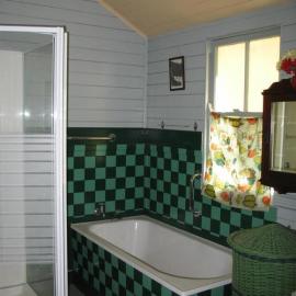 Bathroom, Tait Duke Cottage, 84 Poinciana Avenue, Tewantin, 17 April 2009