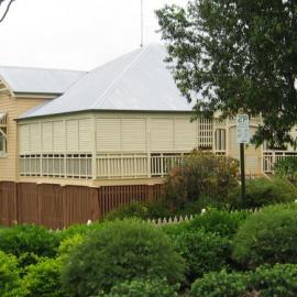 Exterior, Tait Duke Cottage, 84 Poinciana Avenue, Tewantin, 17 April 2009