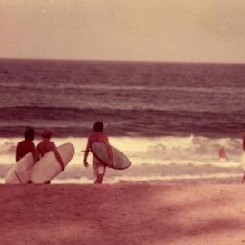 Board riders, Noosa Main Beach, Noosa Heads, ca 1960s