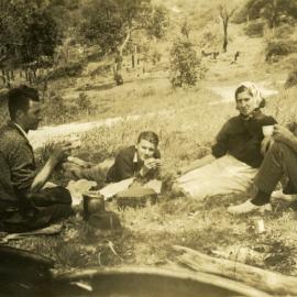 Clarence Ross Jr and children Eileen, Allan and Bob Ross (l-r), ca 1920s