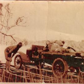 Early vehicle ferry, Noosa River, Noosaville