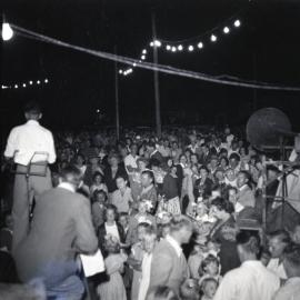 Crowds and Carols, Noosaville, December 1950