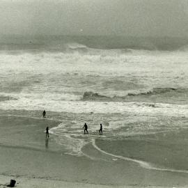 Beachgoers and storm surge, Cyclone Cliff, Noosa Main Beach, Noosa Heads, February 1981