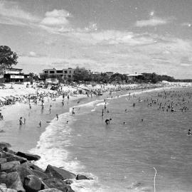 Beachgoers, Noosa Main Beach, Noosa Heads