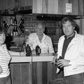 Bar service, 1980s