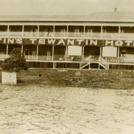 Flooding, Martin's Tewantin Hotel, 1931