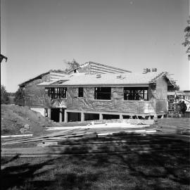 Construction, Doctor Geoffrey Bowden's house, Poinciana Avenue, Tewantin, August 1971