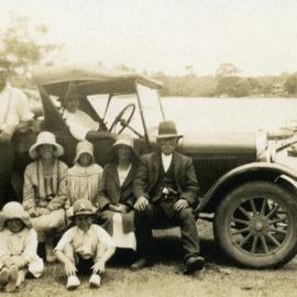 Family portrait, Noosa River, Tewantin, ca 1920s