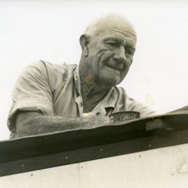 John Clarey, smokehouse repairs, Tewantin, September 1977