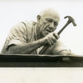 John Clarey, smokehouse repairs, Tewantin, September 1977