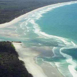 Aerial view, Noosa River mouth and Bar, Noosa Heads, 9 March 2005