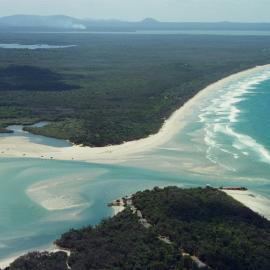 Aerial view, Noosa River mouth and Bar, Noosa Heads, 9 March 2005