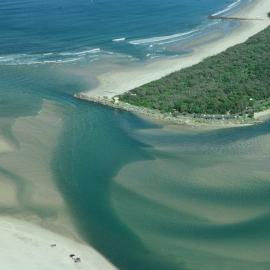 Aerial view, Noosa River mouth and Bar, Noosa Heads, 10 February 2005