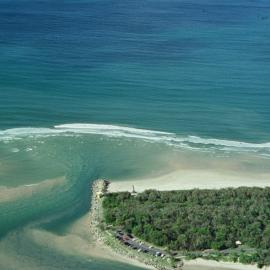 Aerial view, Noosa River mouth and Bar, Noosa Heads, 10 February 2005