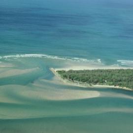 Aerial view, Noosa River mouth and Bar, Noosa Heads, 10 February 2005