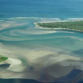 Aerial view, Noosa River mouth and Bar, Noosa Heads, 10 February 2005