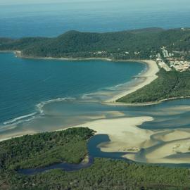 Aerial view, Noosa River mouth and Bar, Noosa Heads, 25 May 2005