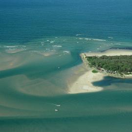 Aerial view, Noosa River mouth and Bar, Noosa Heads, 29 December 2004
