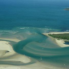 Aerial view, Noosa River mouth and Bar, Noosa Heads, 29 December 2004