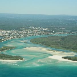 Aerial view, Noosa River mouth and Bar, Noosa Heads, 10 April 2005