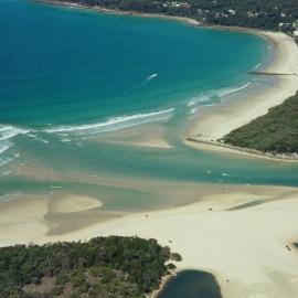 Aerial view, Noosa River mouth and Bar, Noosa Heads, 18 September 2005