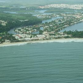 Aerial view, Noosa Main Beach, Noosa Heads, 1 March 2004