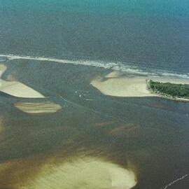 Aerial view, Noosa River mouth and Bar, Noosa Heads, 1 March 2004