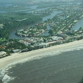 Aerial view, Noosa Main Beach, Noosa Heads, 1 March 2004