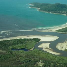 Aerial view, Noosa River mouth and Bar, Noosa Heads, 10 September 2007