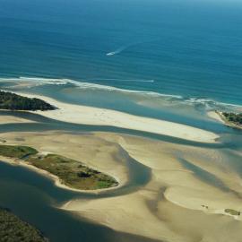Aerial view, Noosa River mouth and Bar, Noosa Heads, 8 May 2005