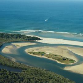 Aerial view, Noosa River mouth and Bar, Noosa Heads, 8 May 2005