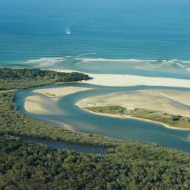 Aerial view, Noosa River mouth and Bar, Noosa Heads, 8 May 2005