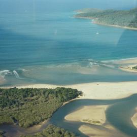 Aerial view, Noosa River mouth and Bar, Noosa Heads, 8 May 2005