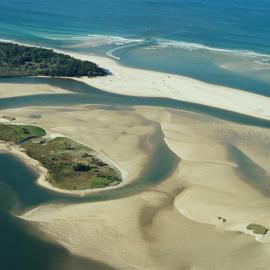 Aerial view, Noosa River mouth and Bar, Noosa Heads, 8 May 2005