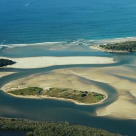 Aerial view, Noosa River mouth and Bar, Noosa Heads, 8 May 2005