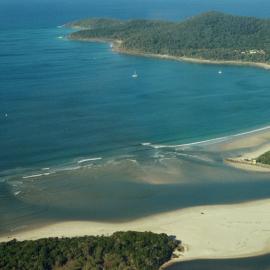 Aerial view, Noosa River mouth and Bar, Noosa Heads, 8 May 2005