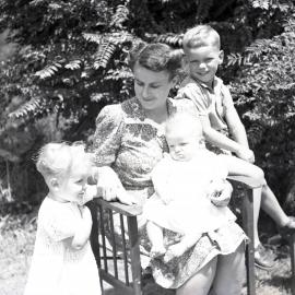 Family portrait, Mrs R Walker and children