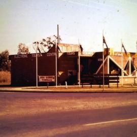 Seven Flags Tourist Information Centre, cnr Swan Street and Weyba Road, Noosaville, late 1970s