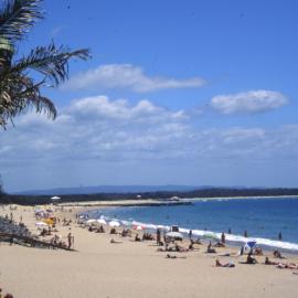 Beachgoers, Noosa Main Beach, Noosa Heads, ca 1990s