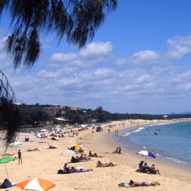Beachgoers, Noosa Main Beach, Noosa Heads, ca 1990s