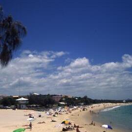 Beachgoers, Noosa Main Beach, Noosa Heads, ca 1990s