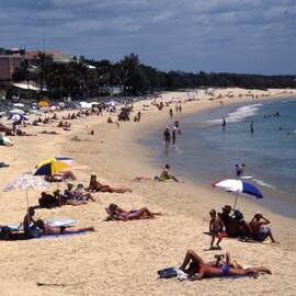 Beachgoers, Noosa Main Beach, Noosa Heads, ca 1990s