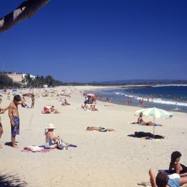 Beachgoers, Noosa Main Beach, Noosa Heads, ca 1990s