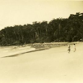 Beachgoers, Noosa Main Beach, Noosa Heads
