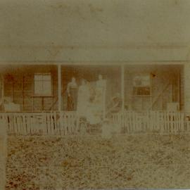 Mrs T.B. Tronson, Hilda Tronson, Walter Tronson, Mrs. Jack King of Gympie and her children Enid and Mavis King (l-r), 'Ringwood', Cooroibah, 1904