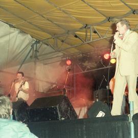 Mental as Anything, Summer of '82 concert, Noosa AFL Ground, Noosaville, 9 January 1982