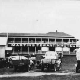 Martin's Tewantin Hotel  and Soldiers Hall, Tewantin, 1928