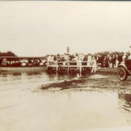 Early ferry, Tewantin to Noosa Heads, Tewantin, 1925