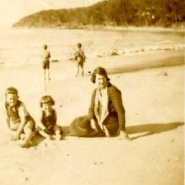 Beachgoers, Noosa Main Beach, Noosa Heads, ca 1940s